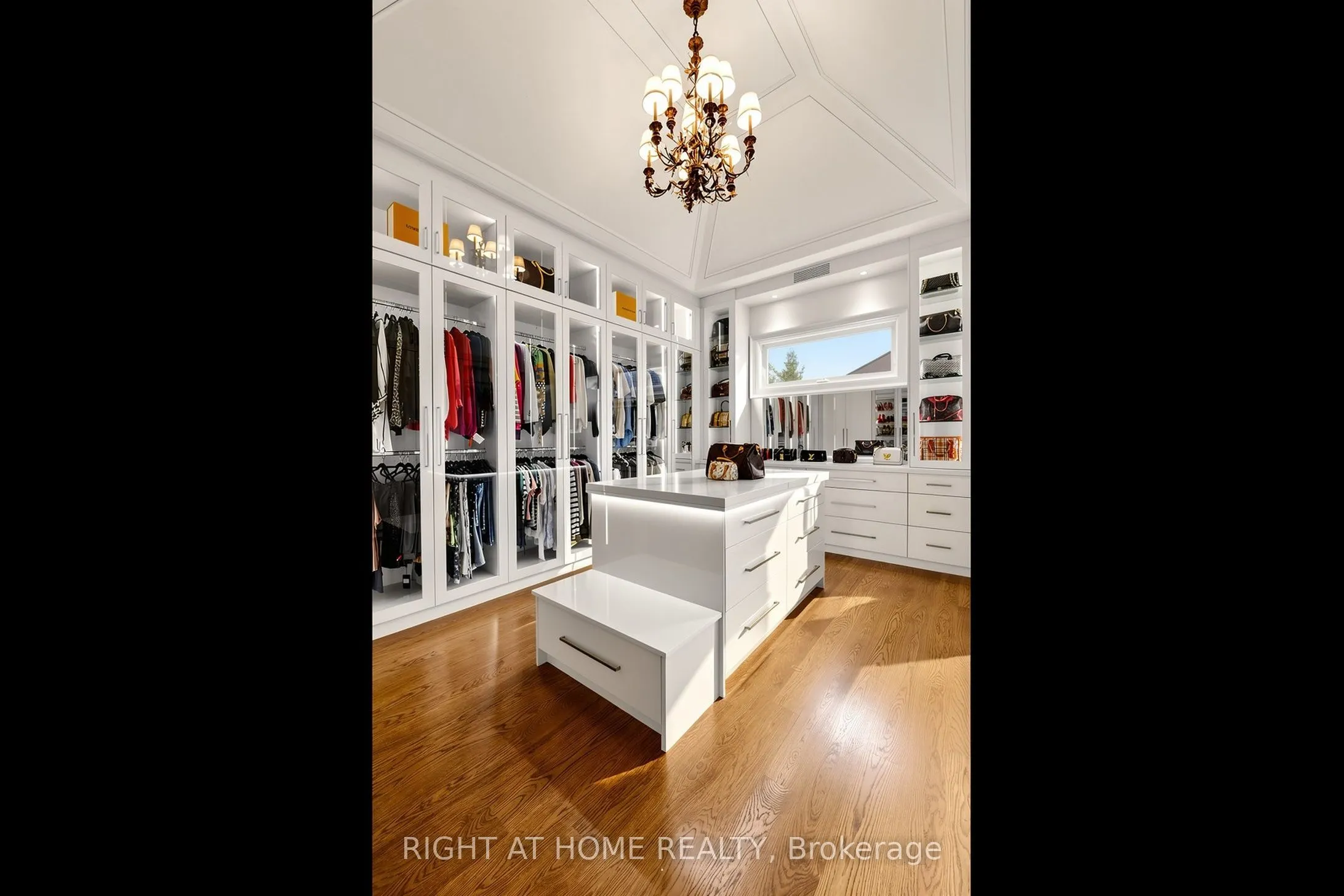 10 Yongeview Avenue