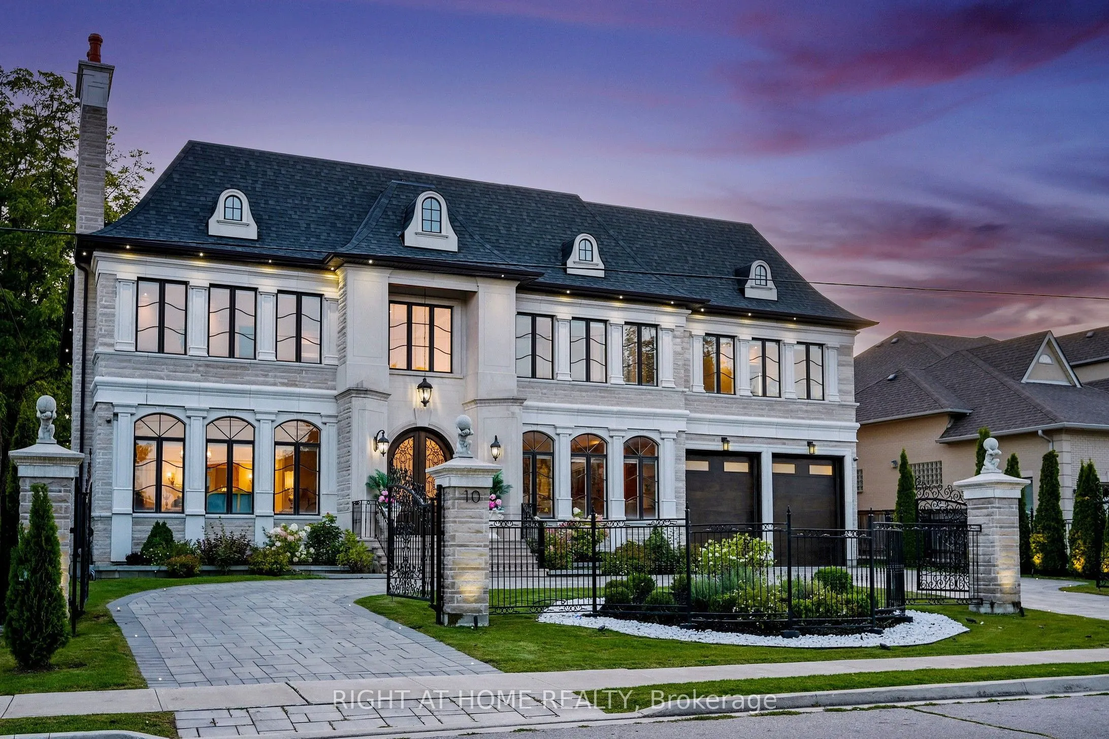10 Yongeview Avenue