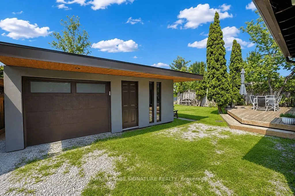 606 Lake Drive S