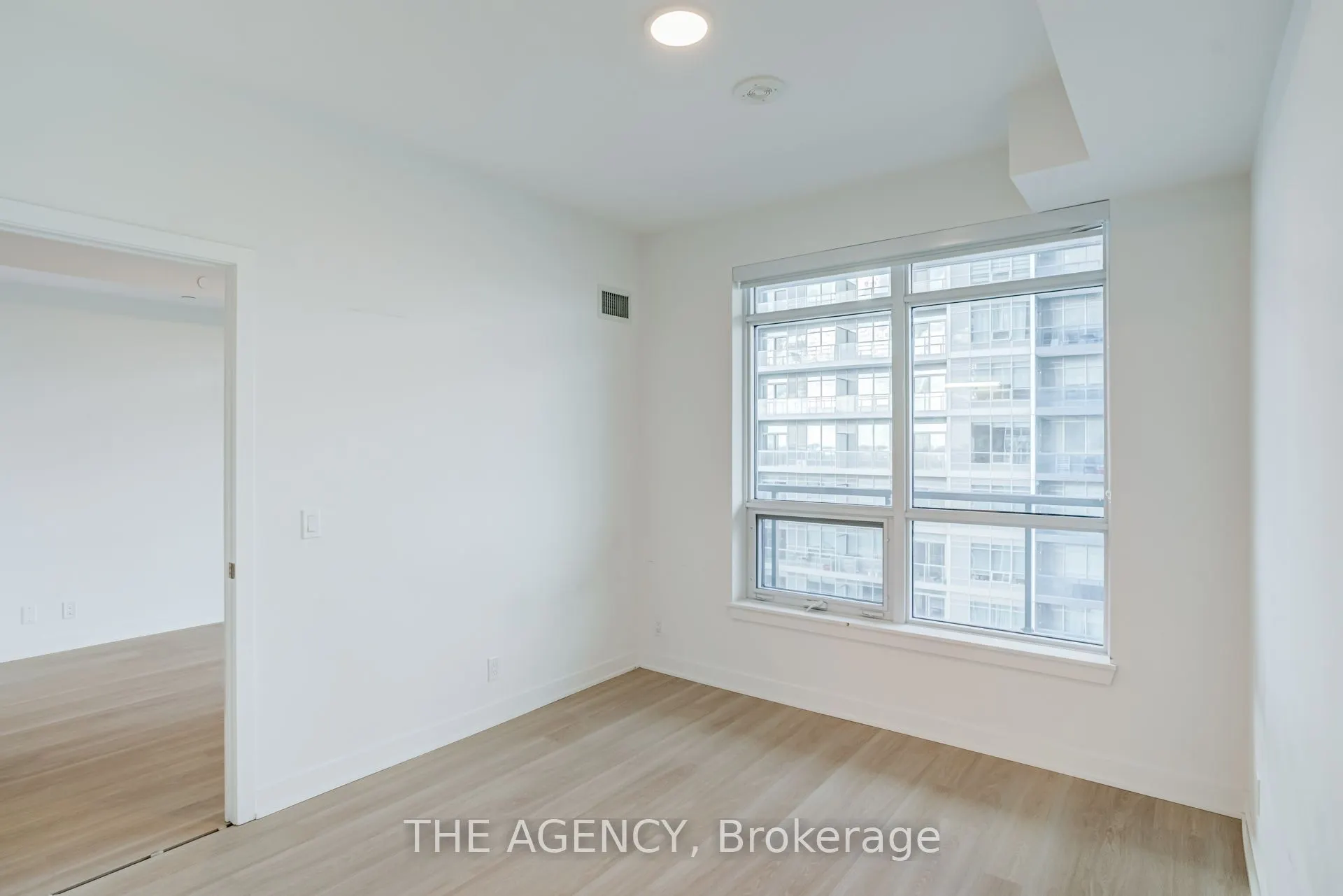 30 Upper Mall Way #1108