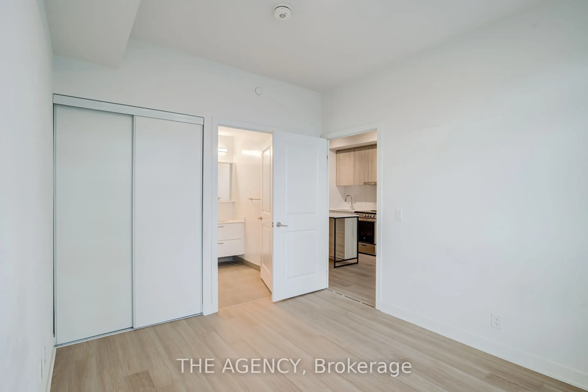 30 Upper Mall Way #1108