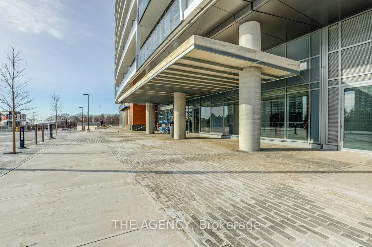 30 Upper Mall Way #1108