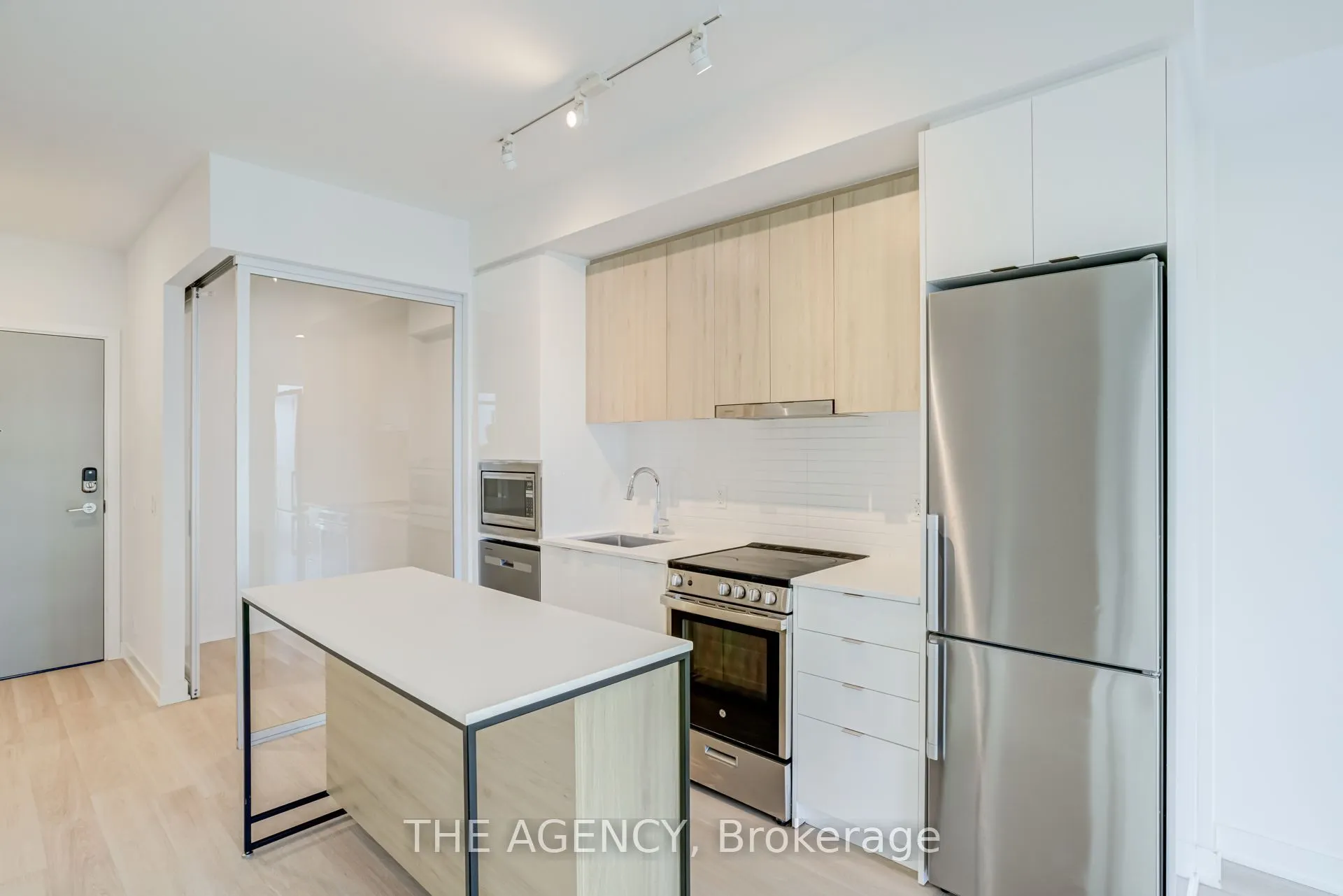 30 Upper Mall Way #1108