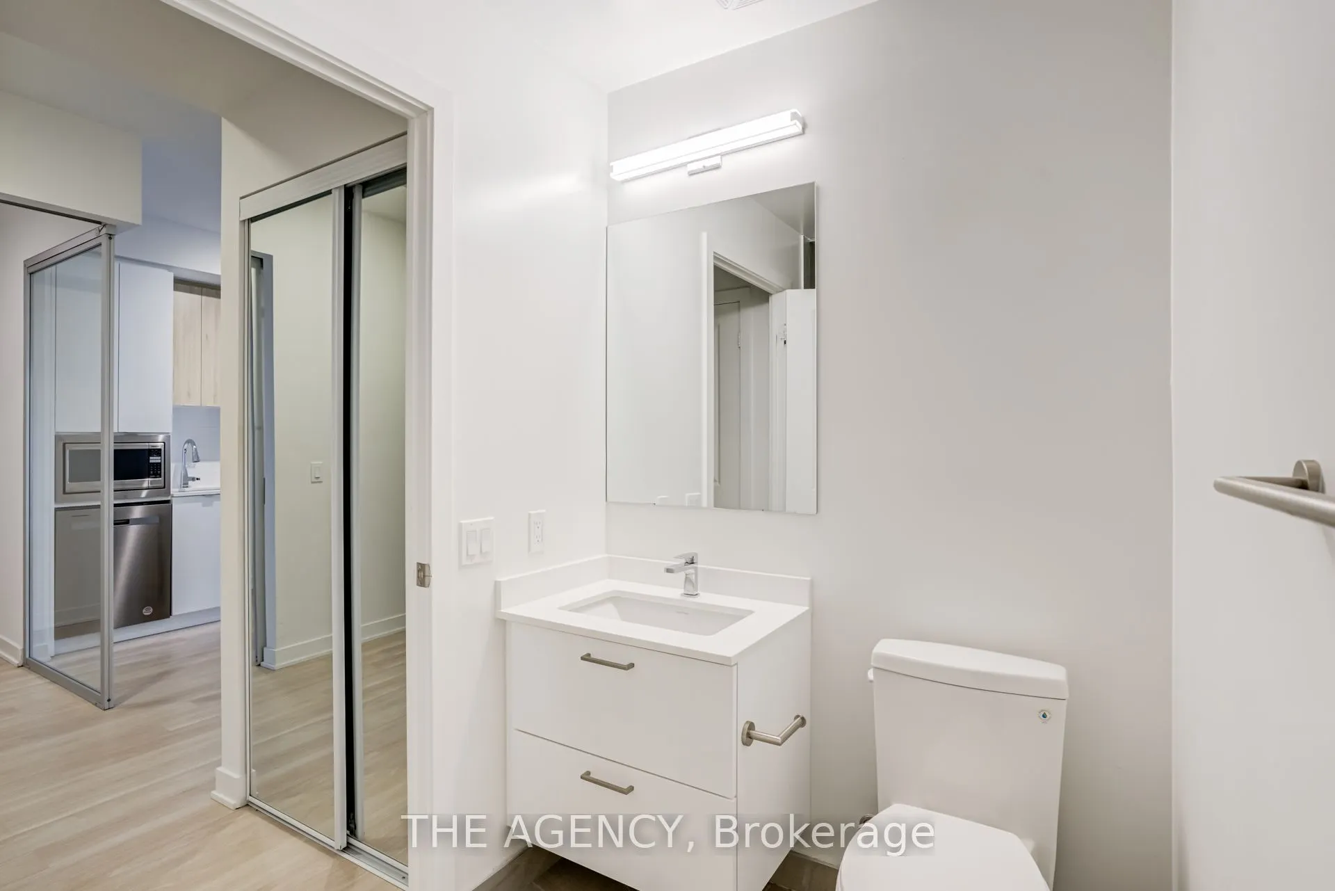 30 Upper Mall Way #1108