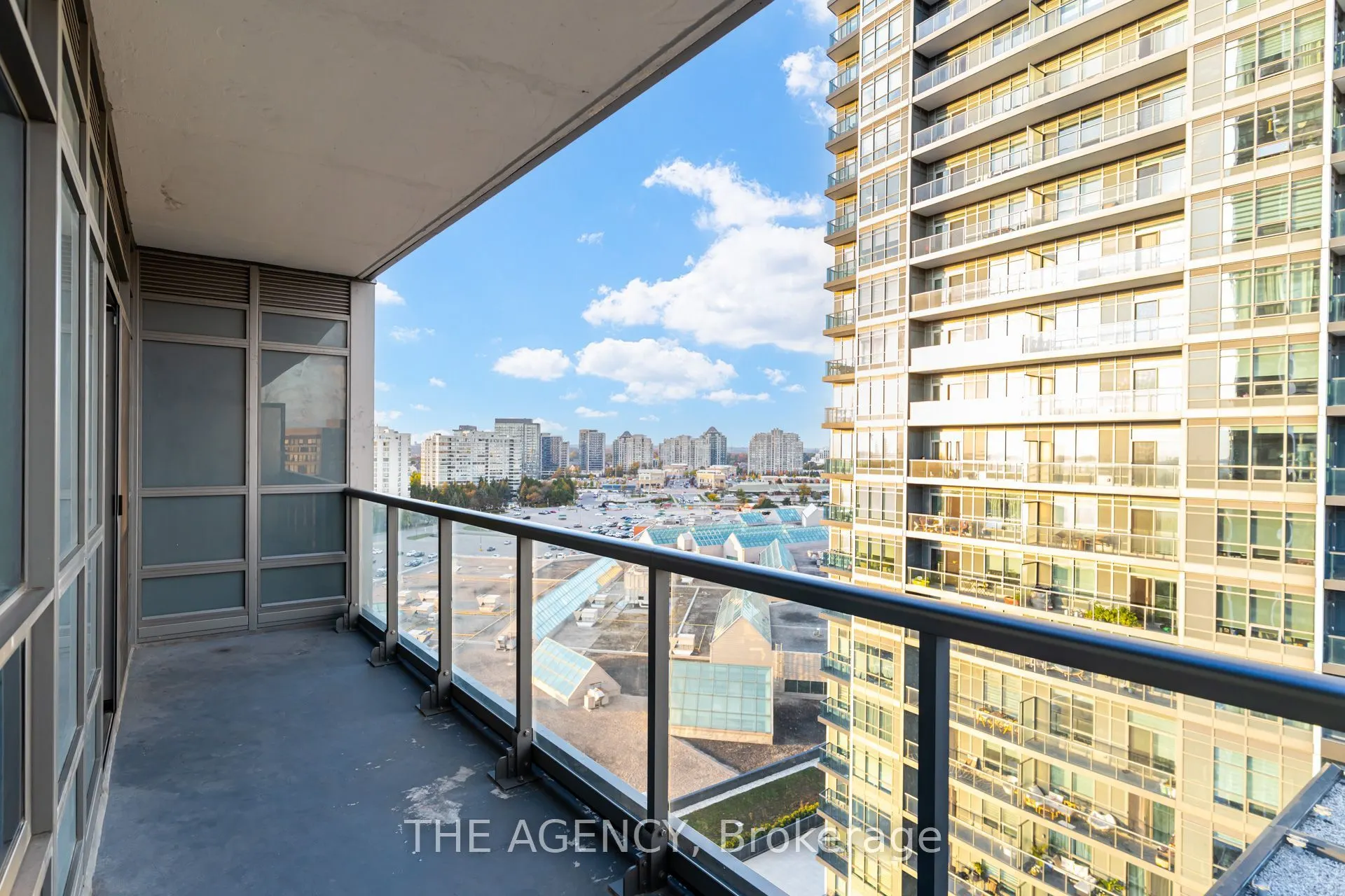30 Upper Mall Way #1108