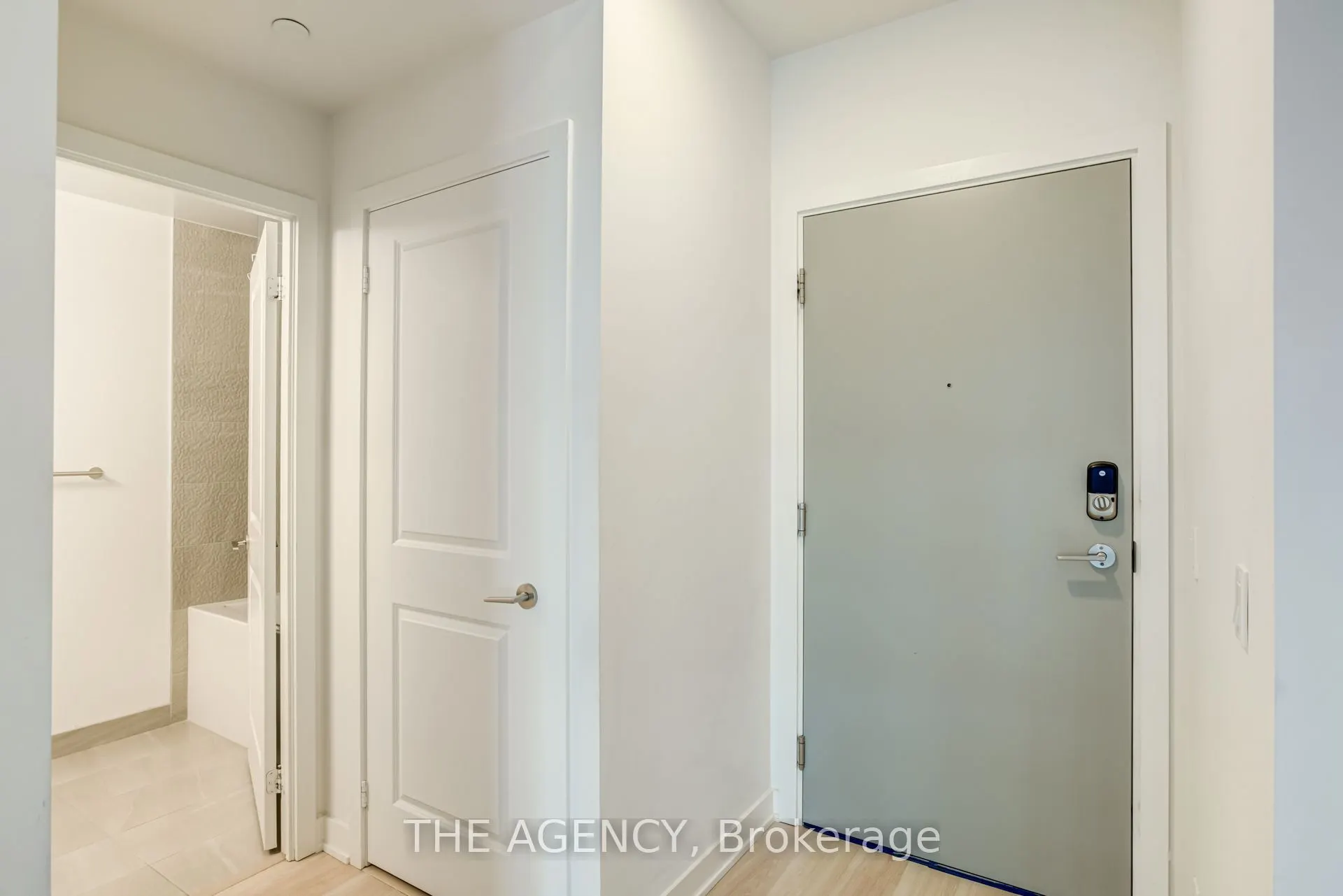 30 Upper Mall Way #1108