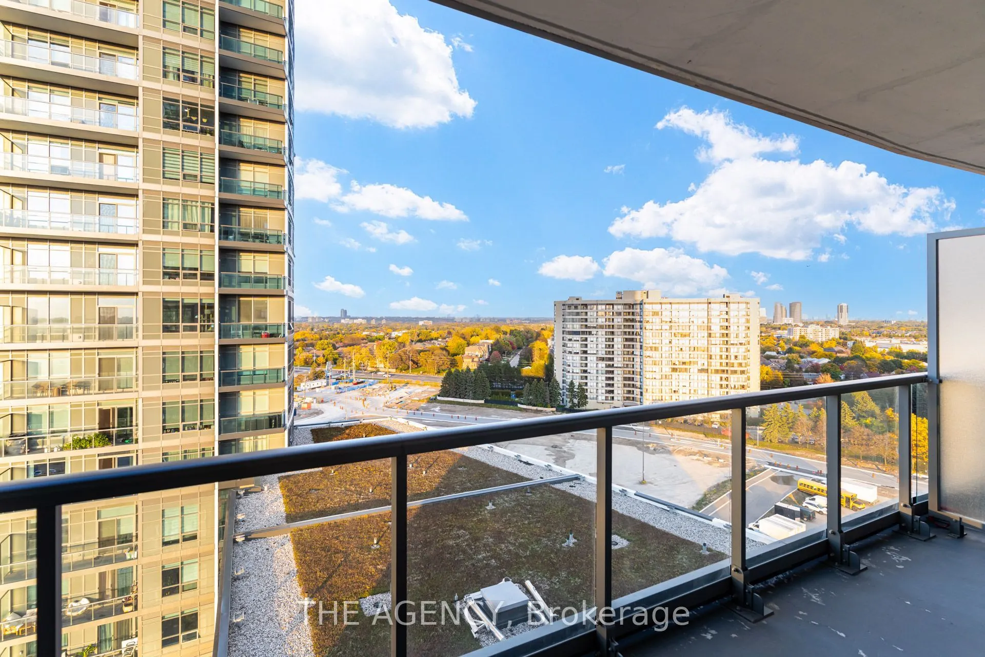30 Upper Mall Way #1108