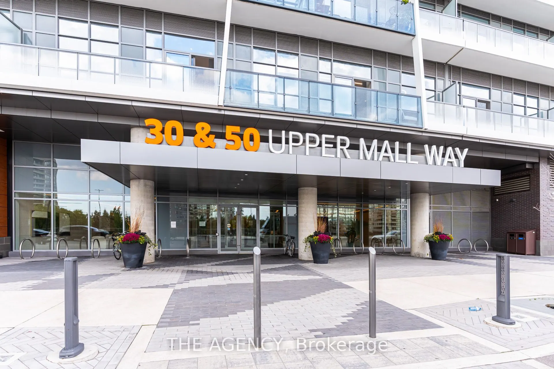 30 Upper Mall Way #1108