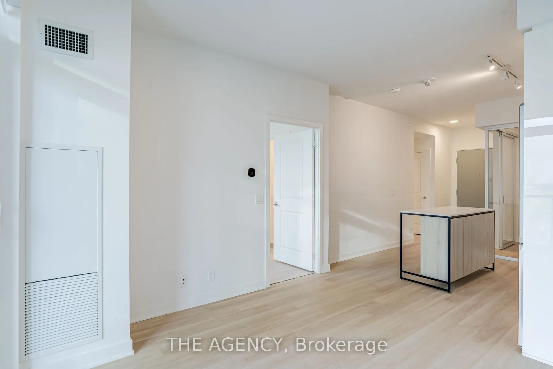 30 Upper Mall Way #1108