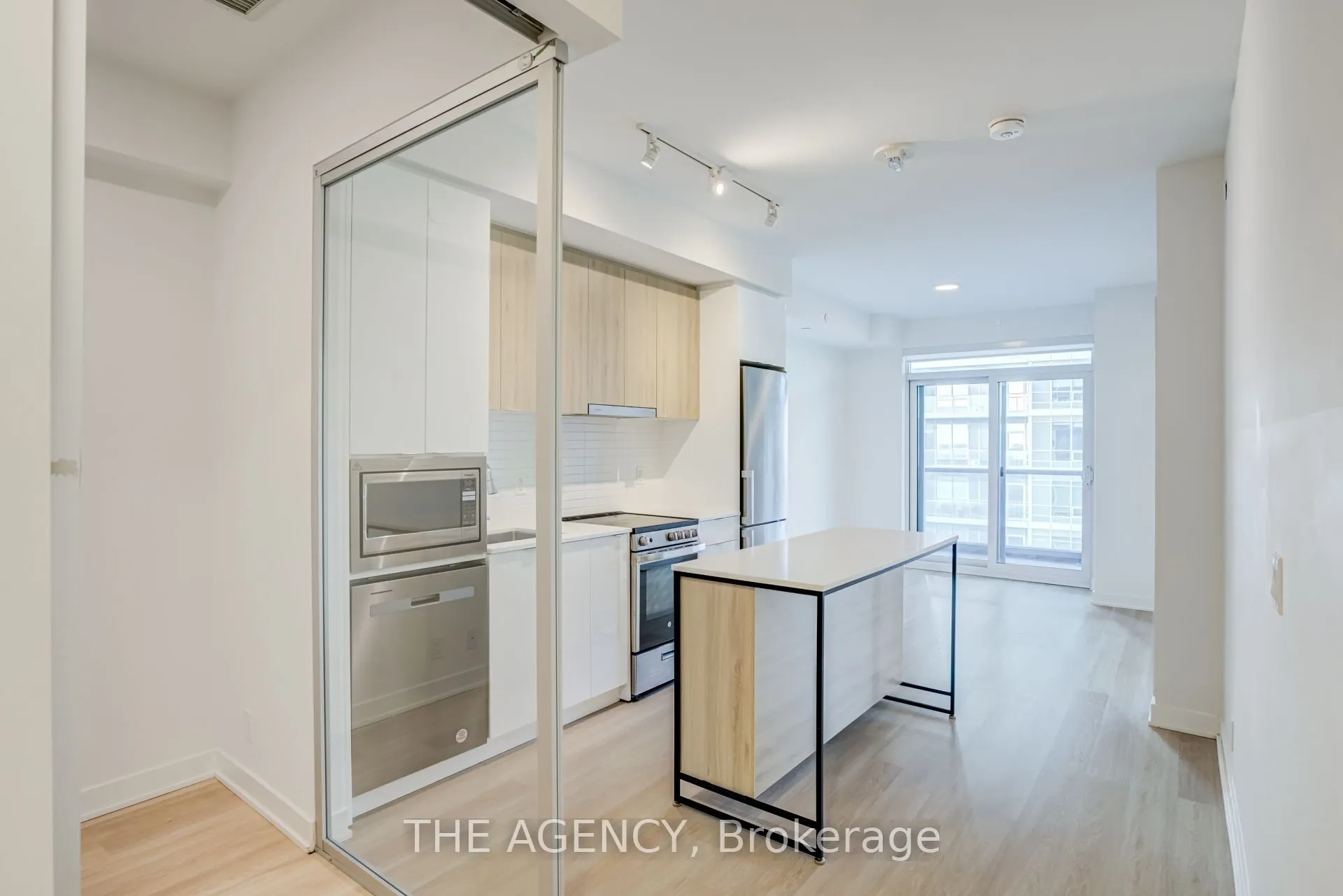 30 Upper Mall Way #1108
