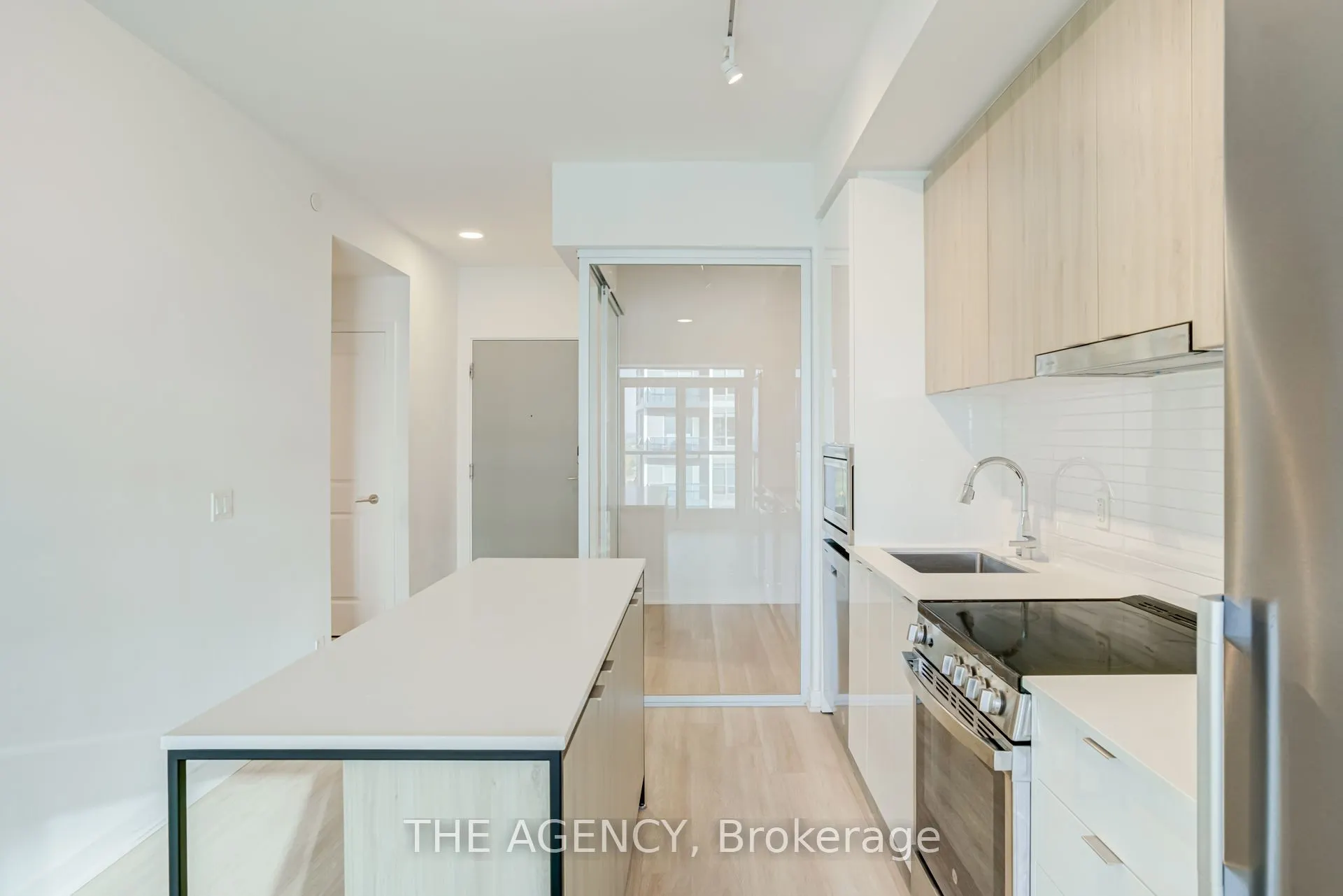 30 Upper Mall Way #1108
