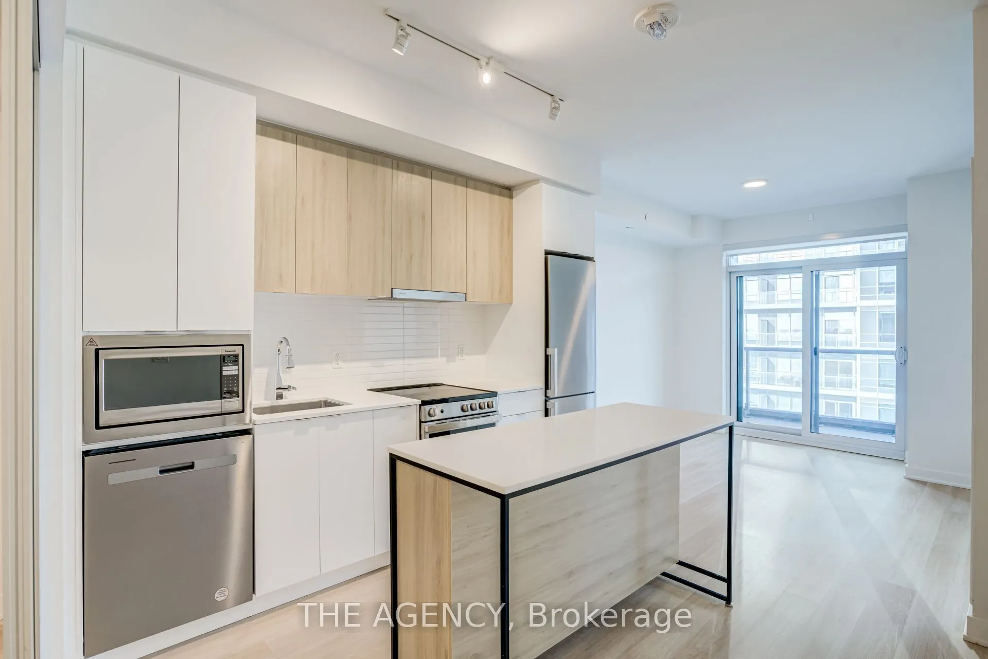 30 Upper Mall Way #1108