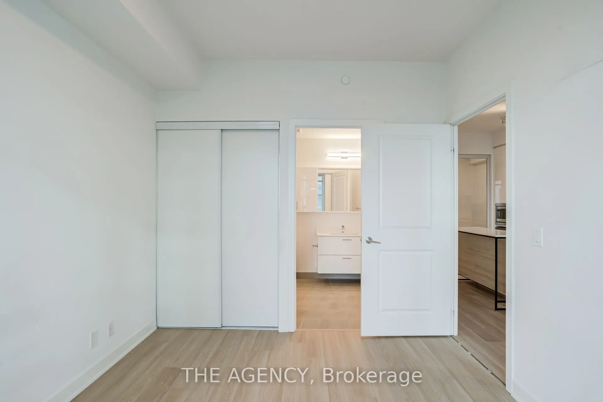 30 Upper Mall Way #1108