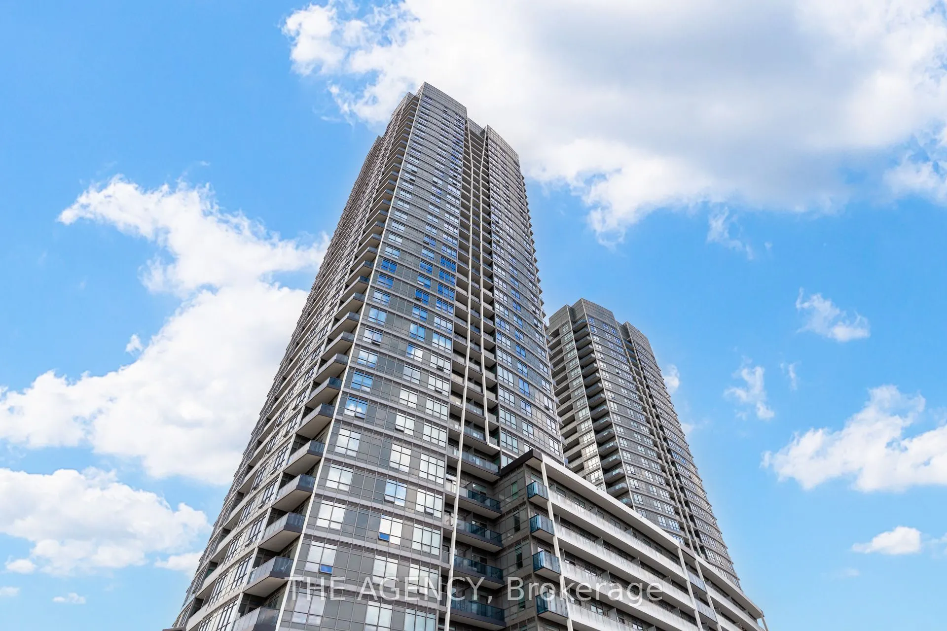 30 Upper Mall Way #1108