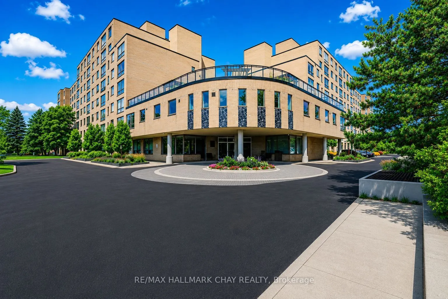 326 Major Mackenzie Drive E #705