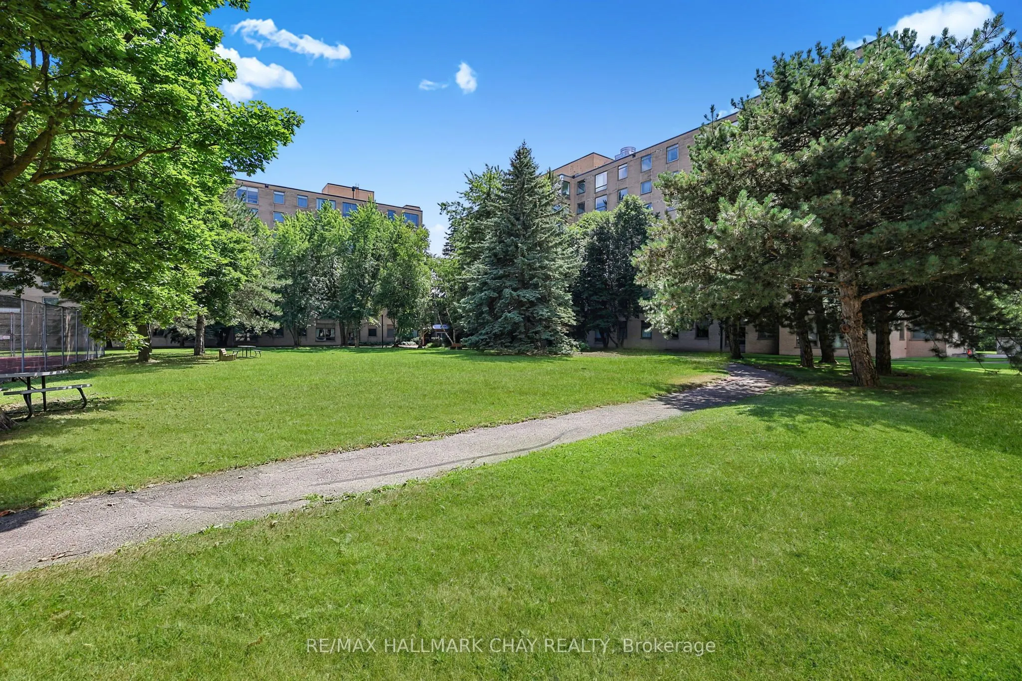 326 Major Mackenzie Drive E #705