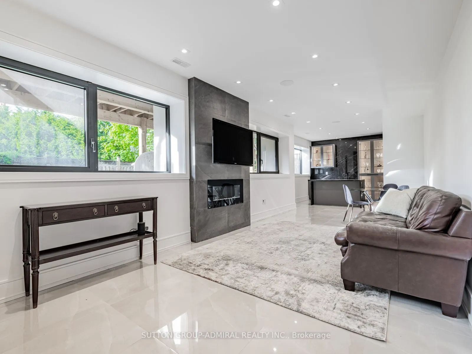16 Sanderson Crescent
