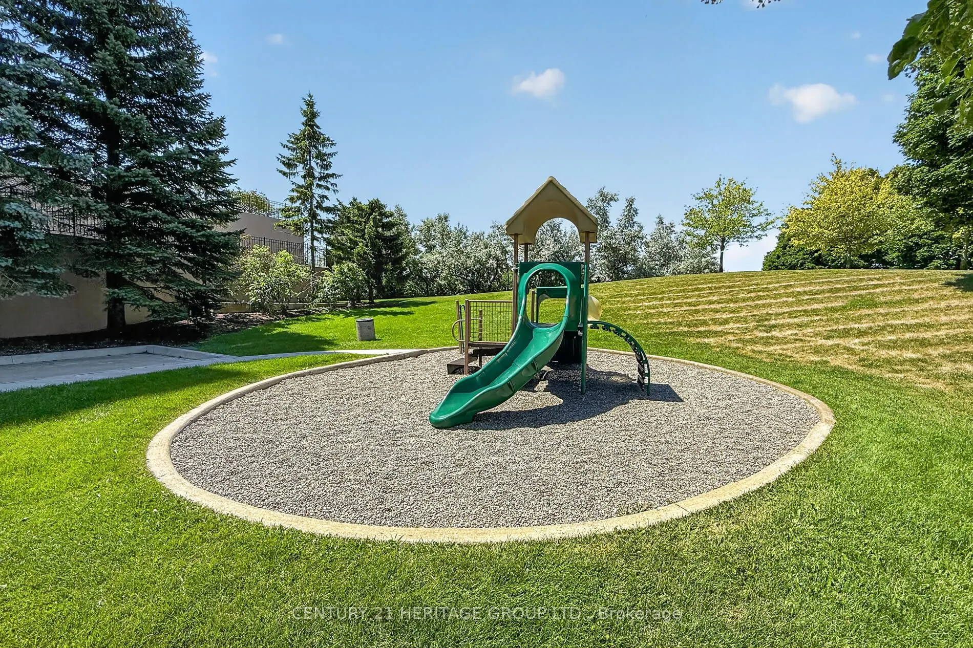 39 Oneida Crescent #1017