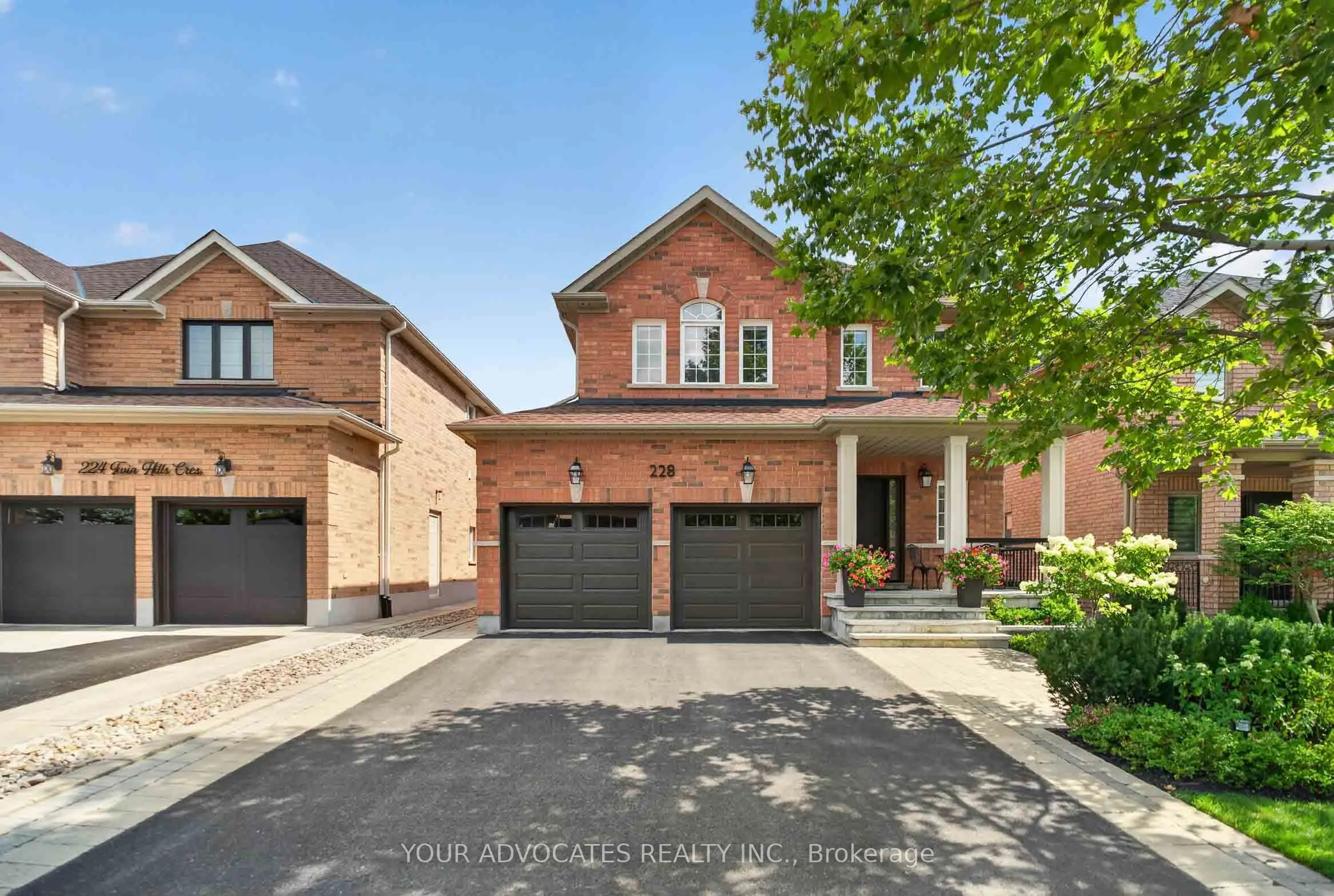 228 Twin Hills Crescent