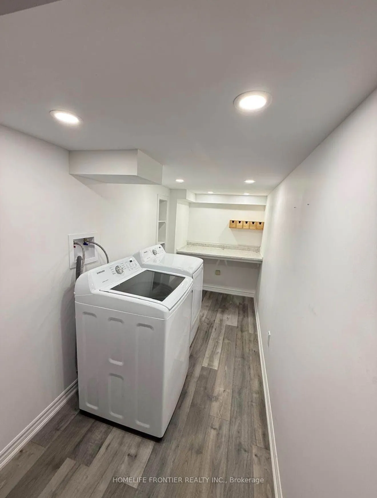586 Sweetwater Crescent #BASEMENT