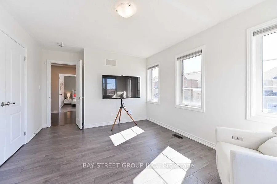 44 Clara May Avenue