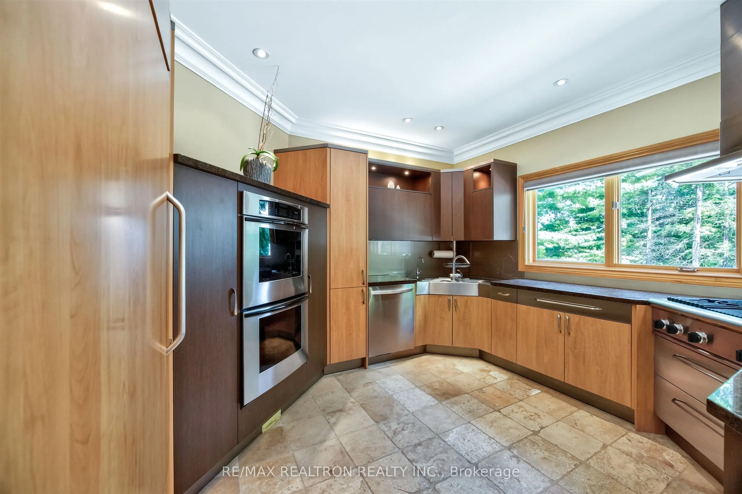 24 Maplehyrn Avenue