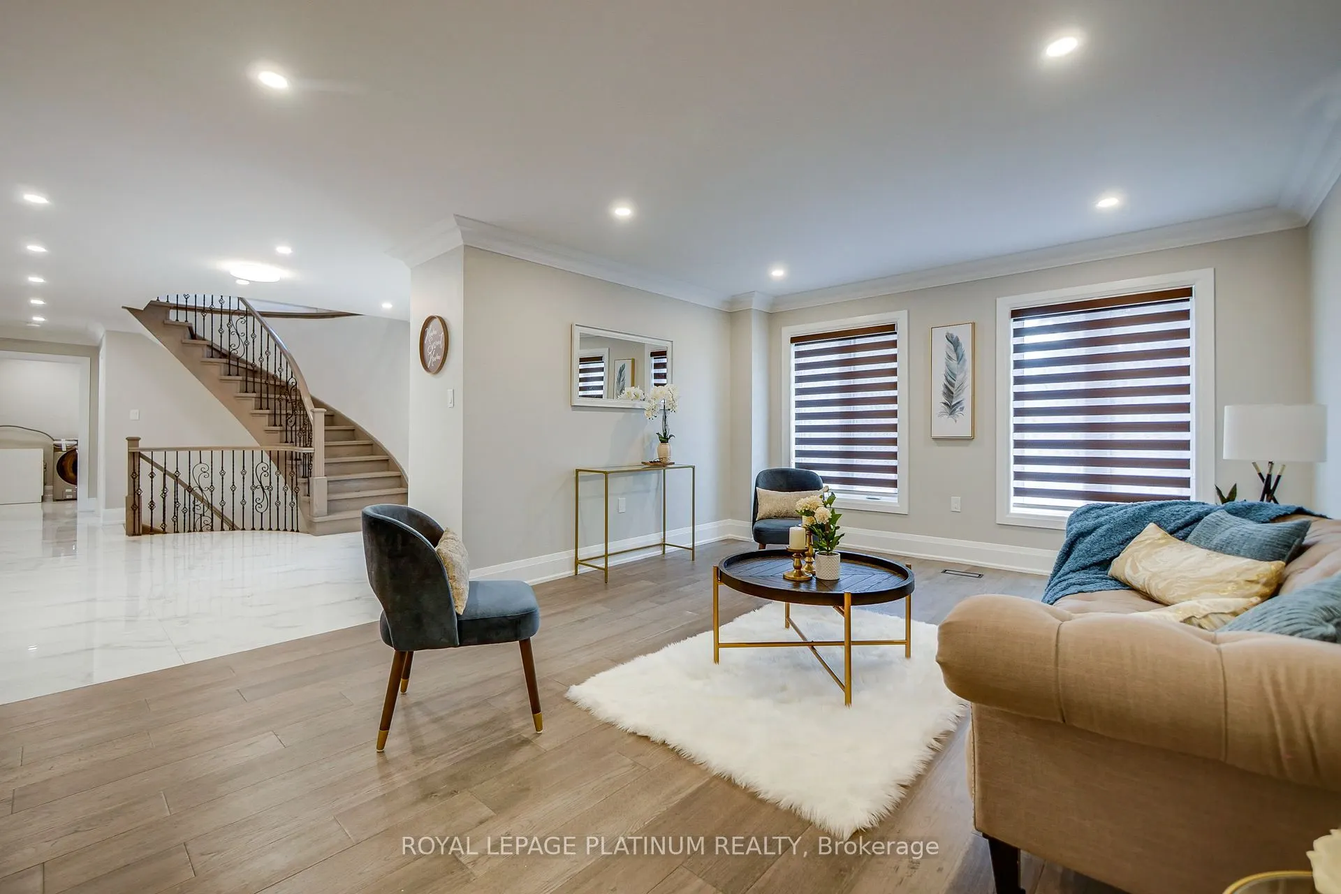 16 Bridgend Court S
