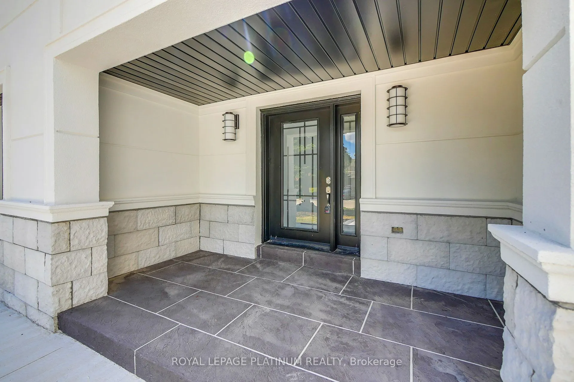 16 Bridgend Court S