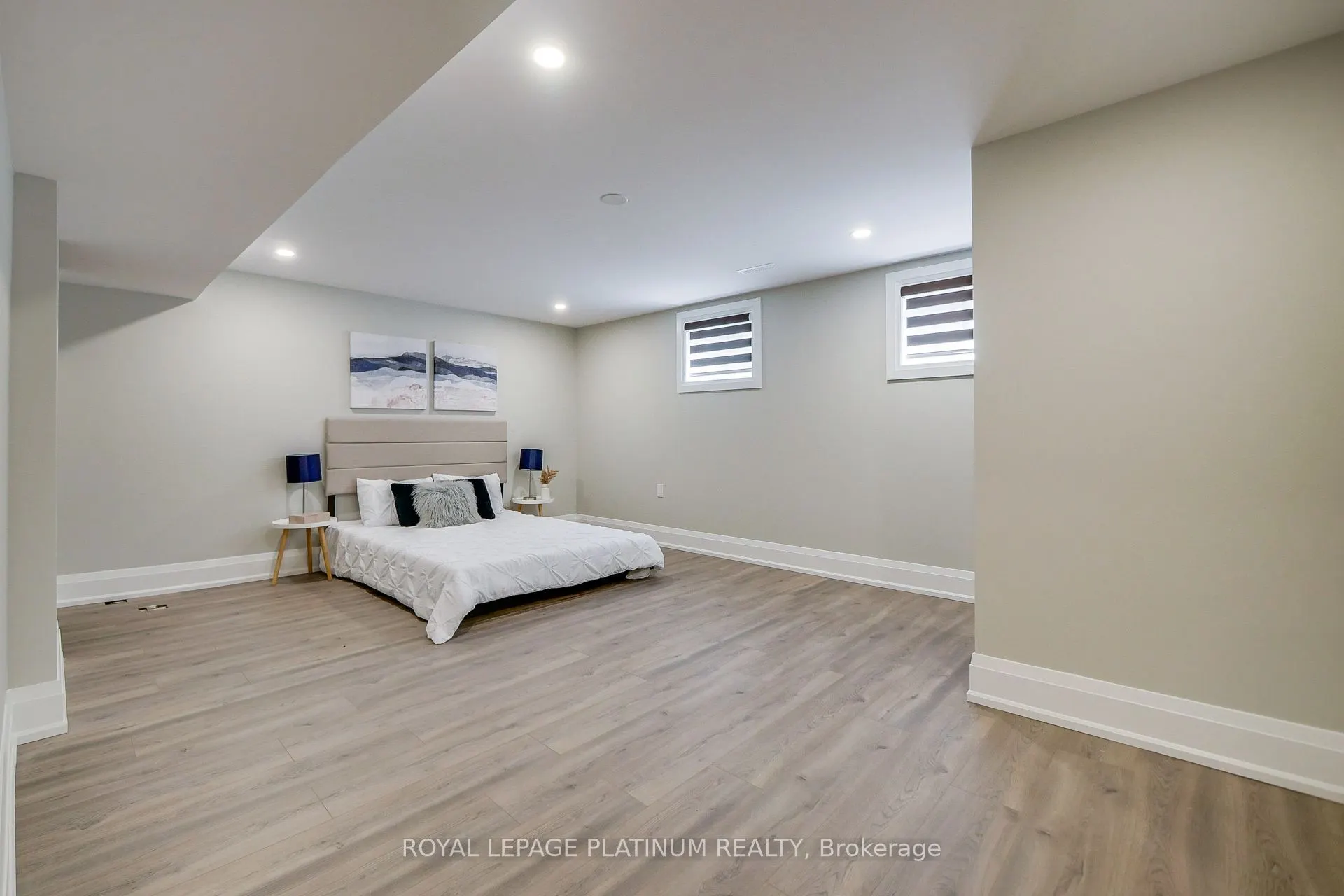 16 Bridgend Court S