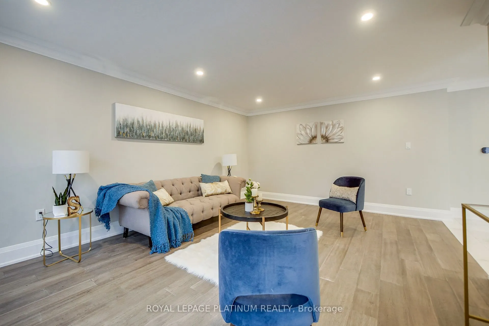 16 Bridgend Court S