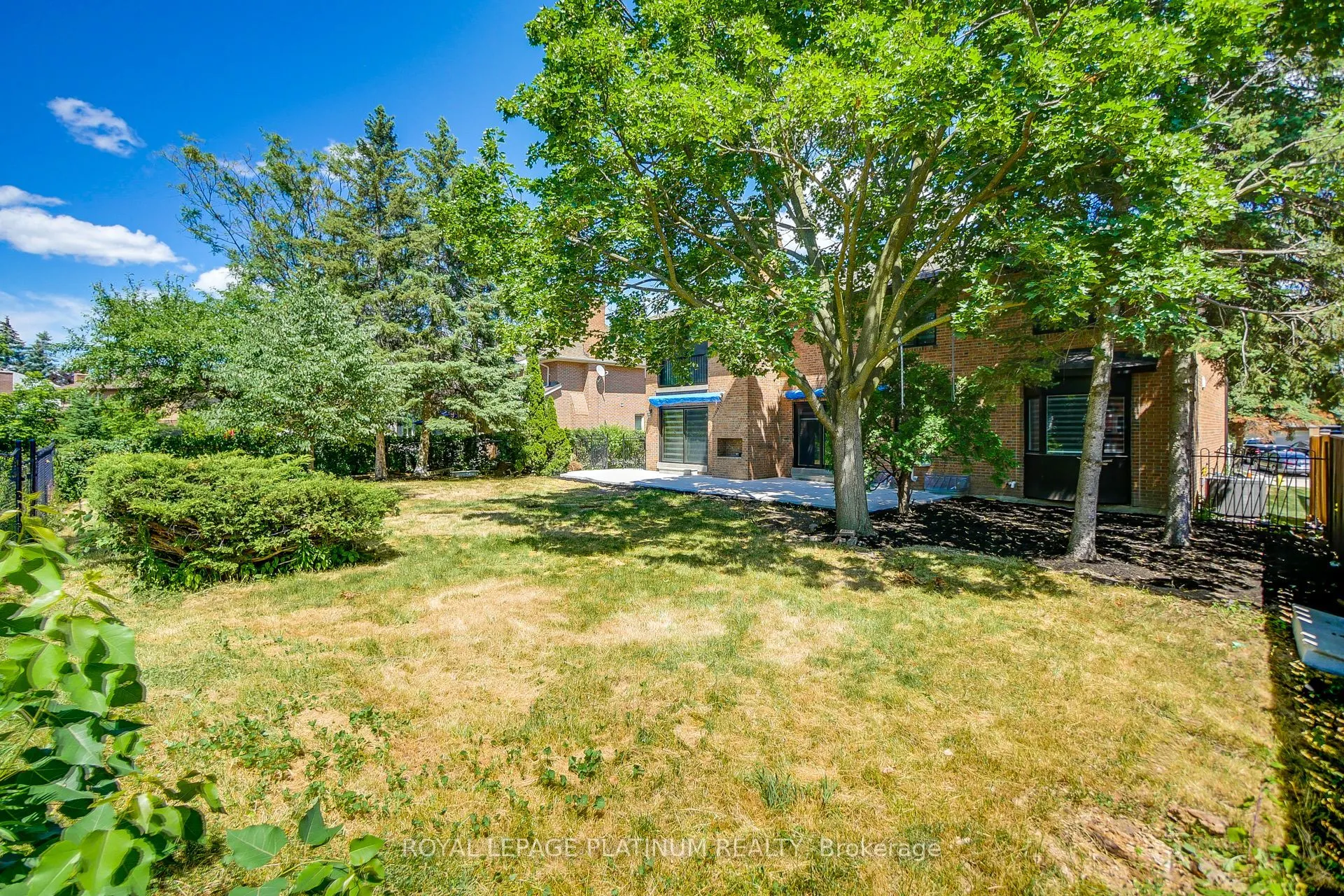 16 Bridgend Court S