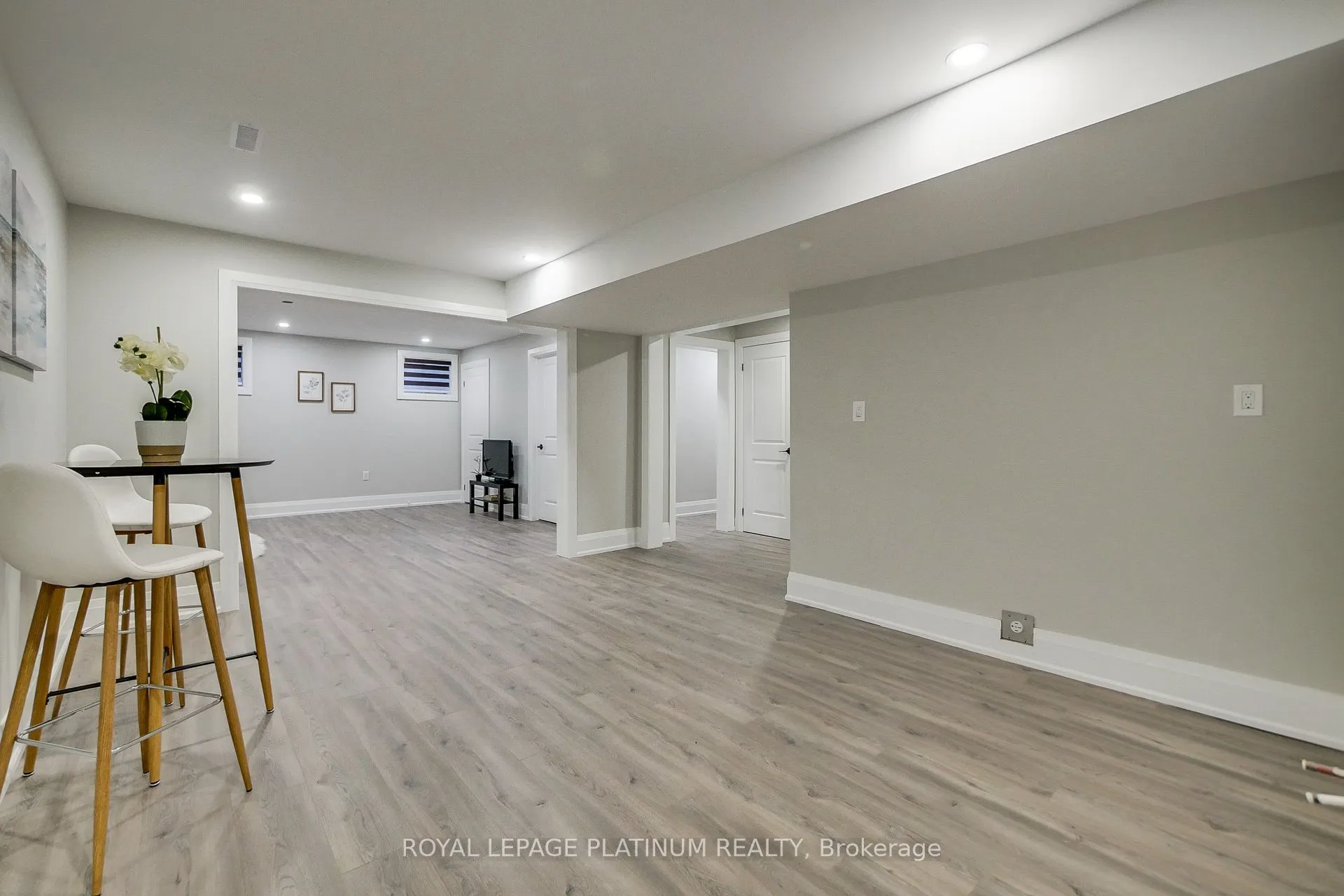16 Bridgend Court S