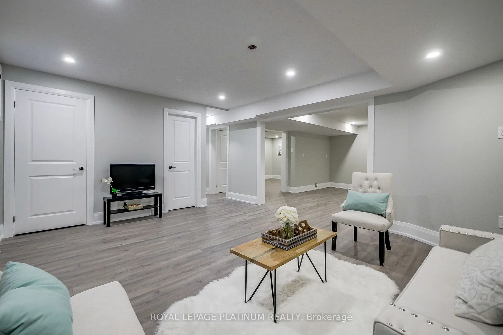 16 Bridgend Court S