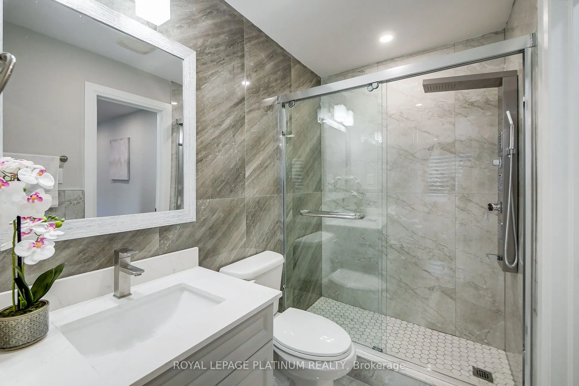 16 Bridgend Court S