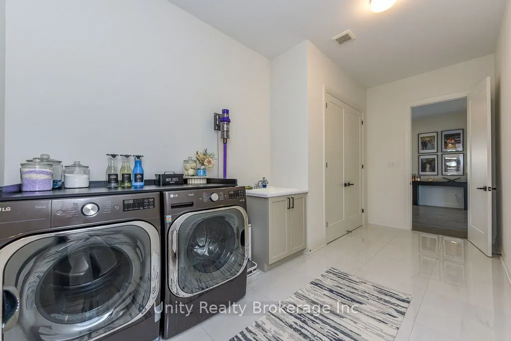30 Magnolia Avenue N