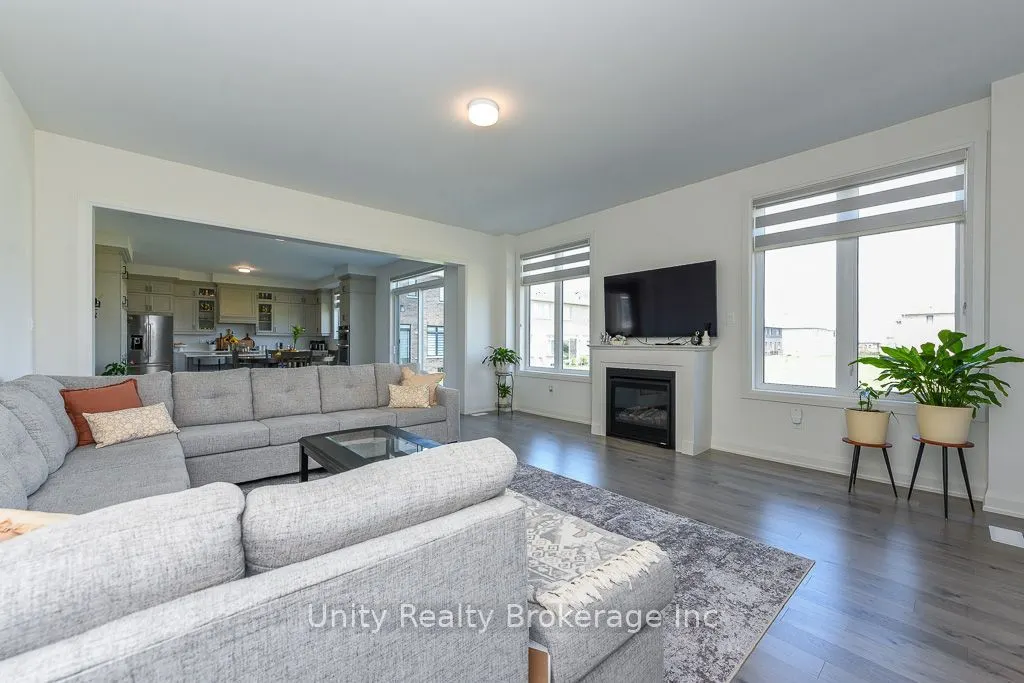 30 Magnolia Avenue N