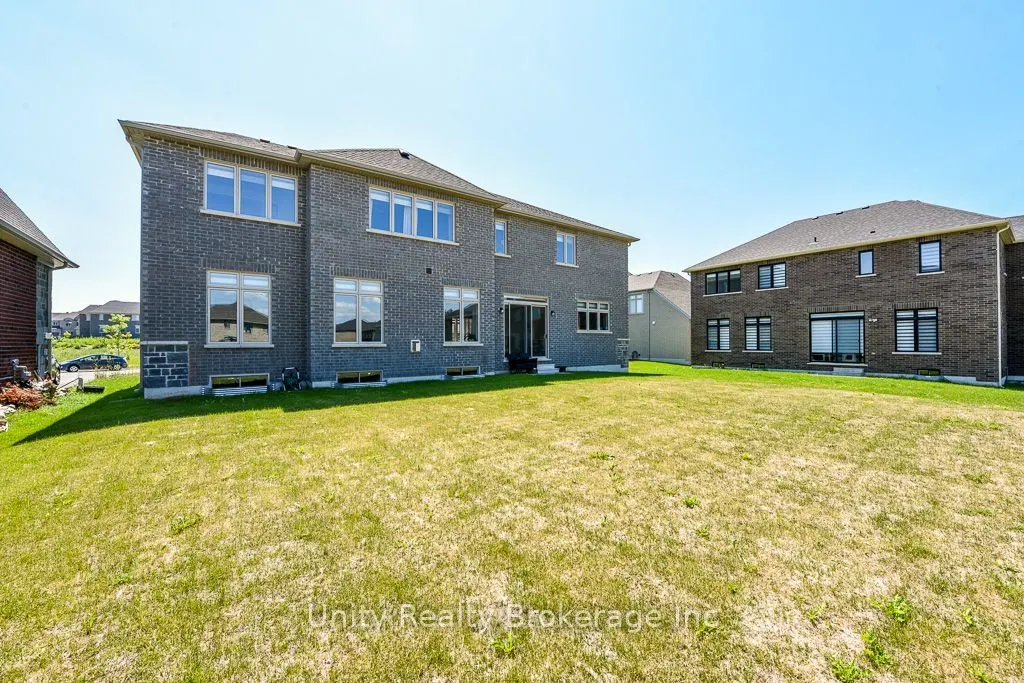 30 Magnolia Avenue N