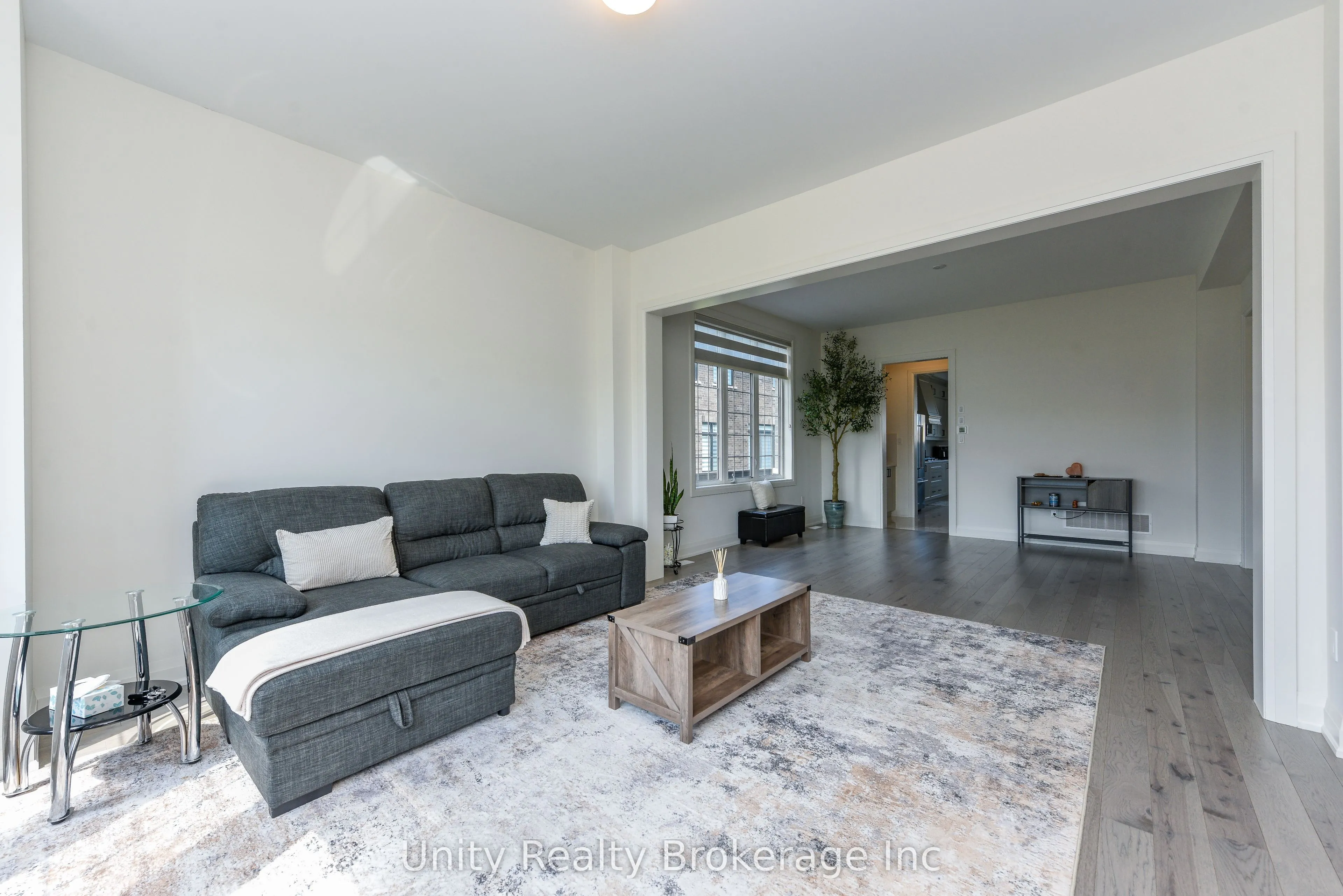 30 Magnolia Avenue N