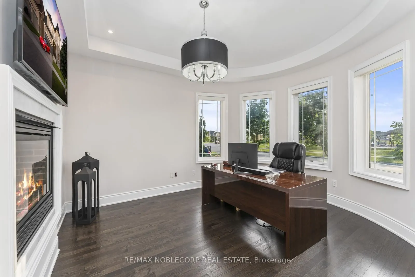 91 Woodgate Pines Drive