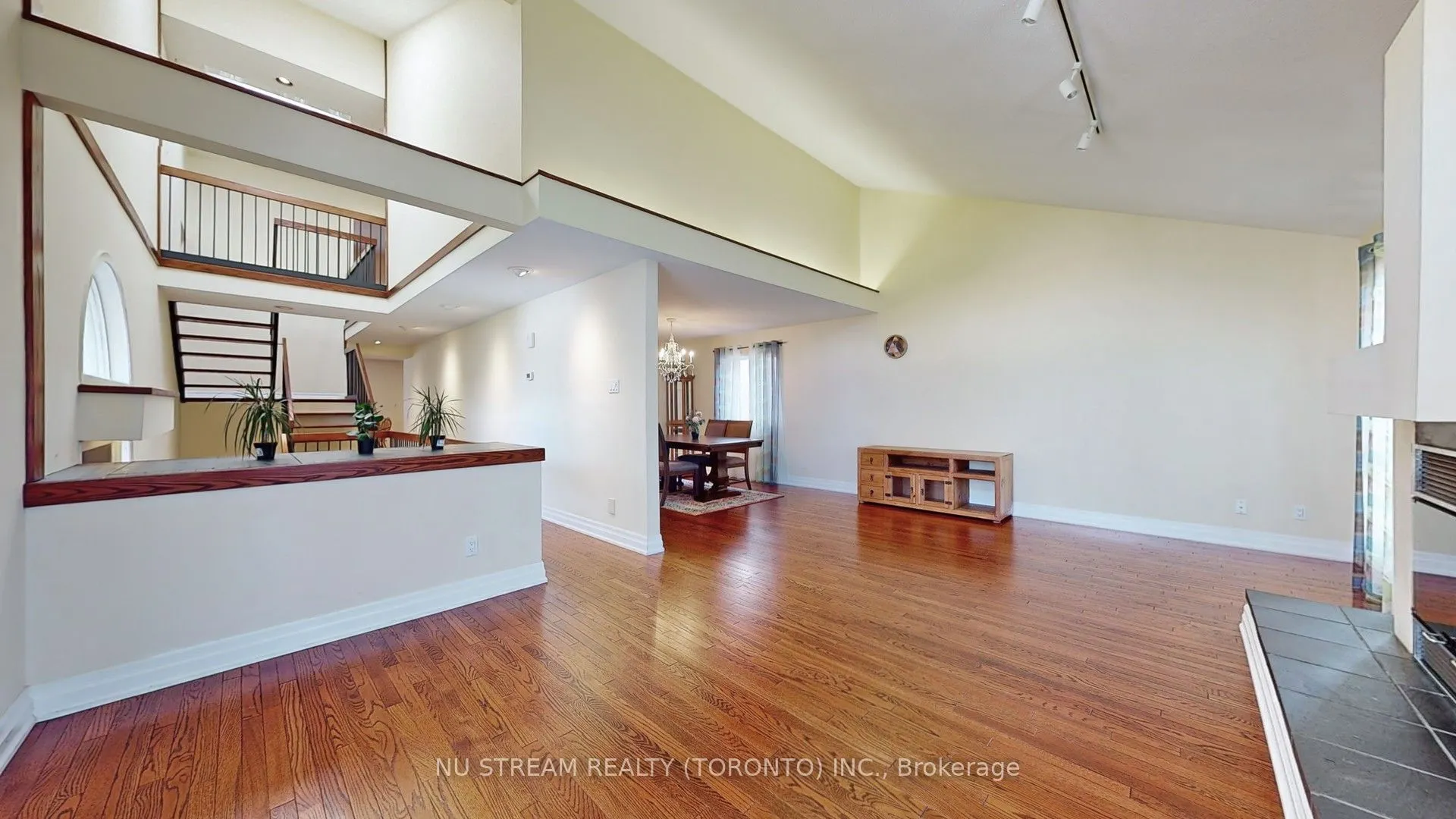 15 Bond Crescent