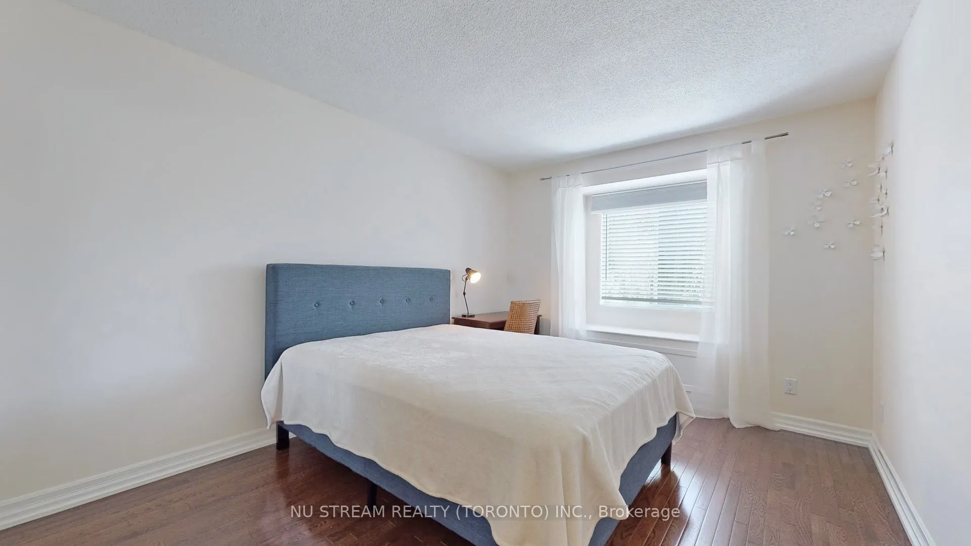 15 Bond Crescent