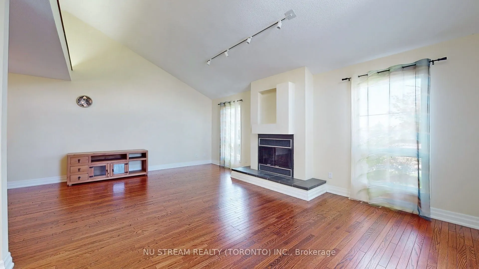 15 Bond Crescent