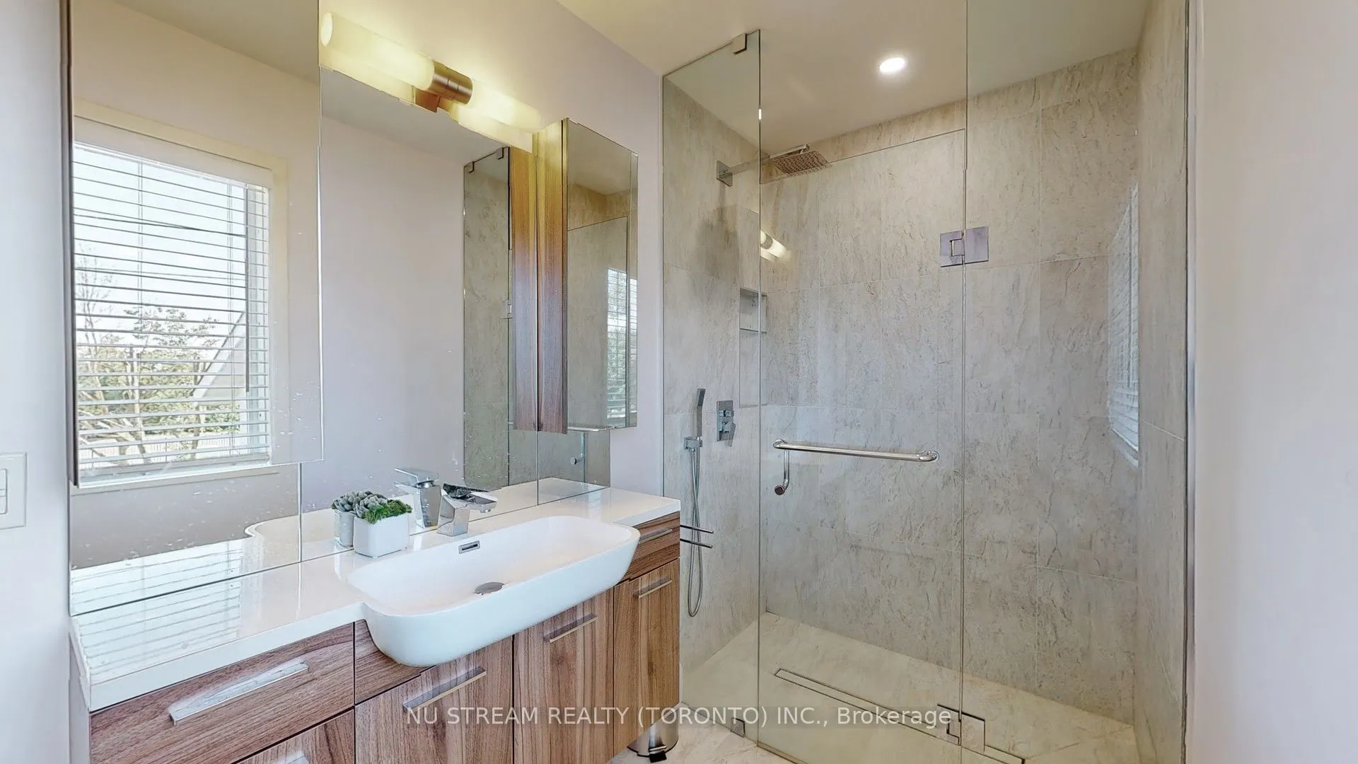 15 Bond Crescent