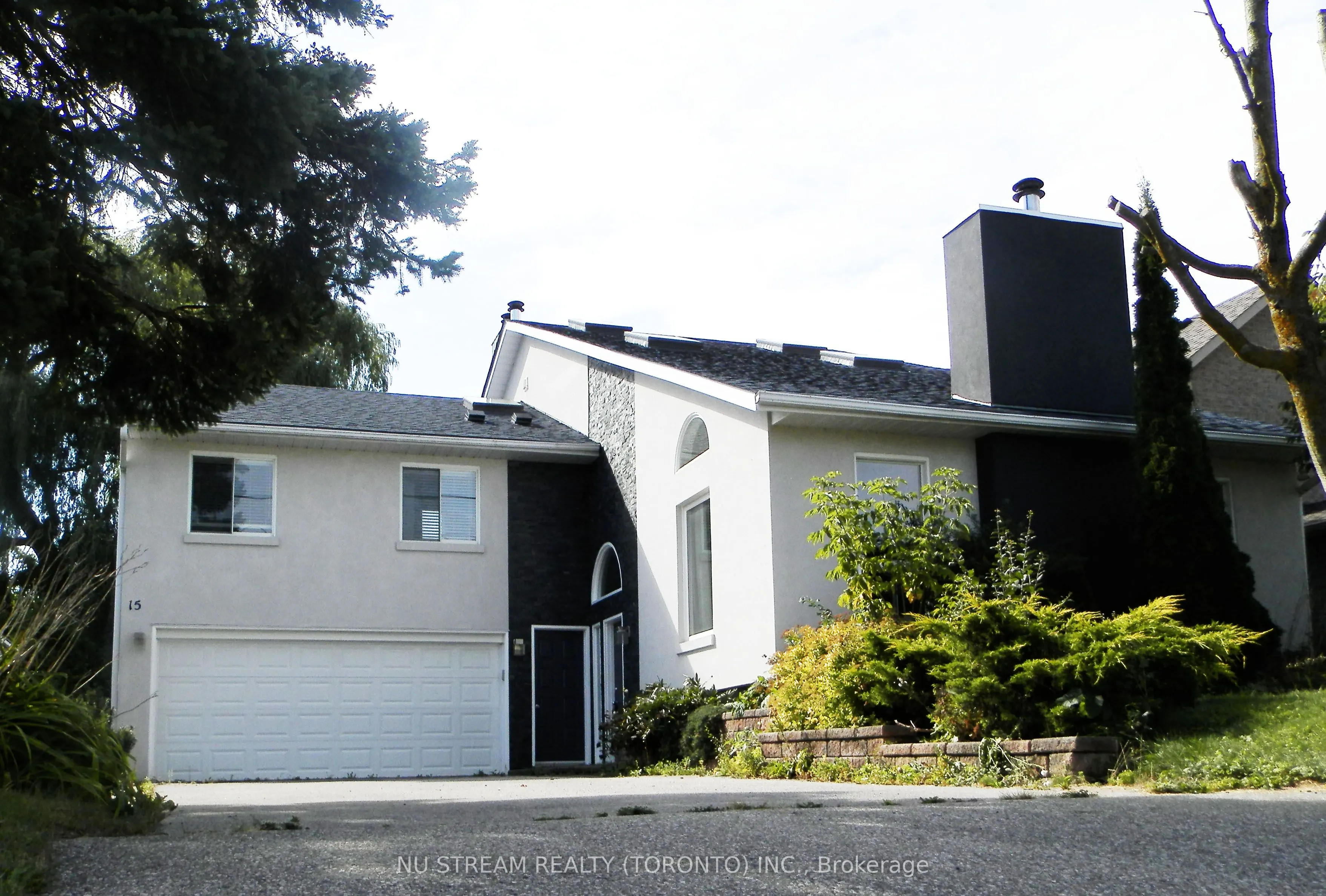 15 Bond Crescent