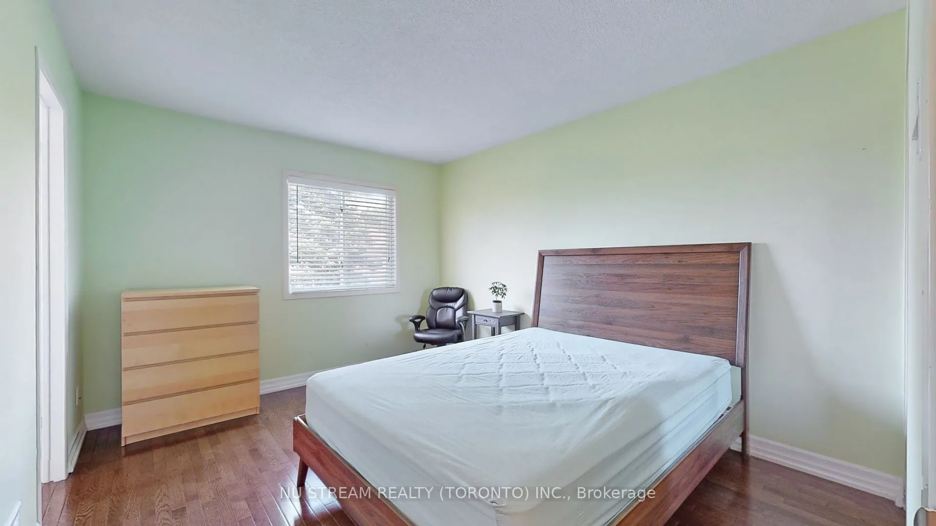15 Bond Crescent
