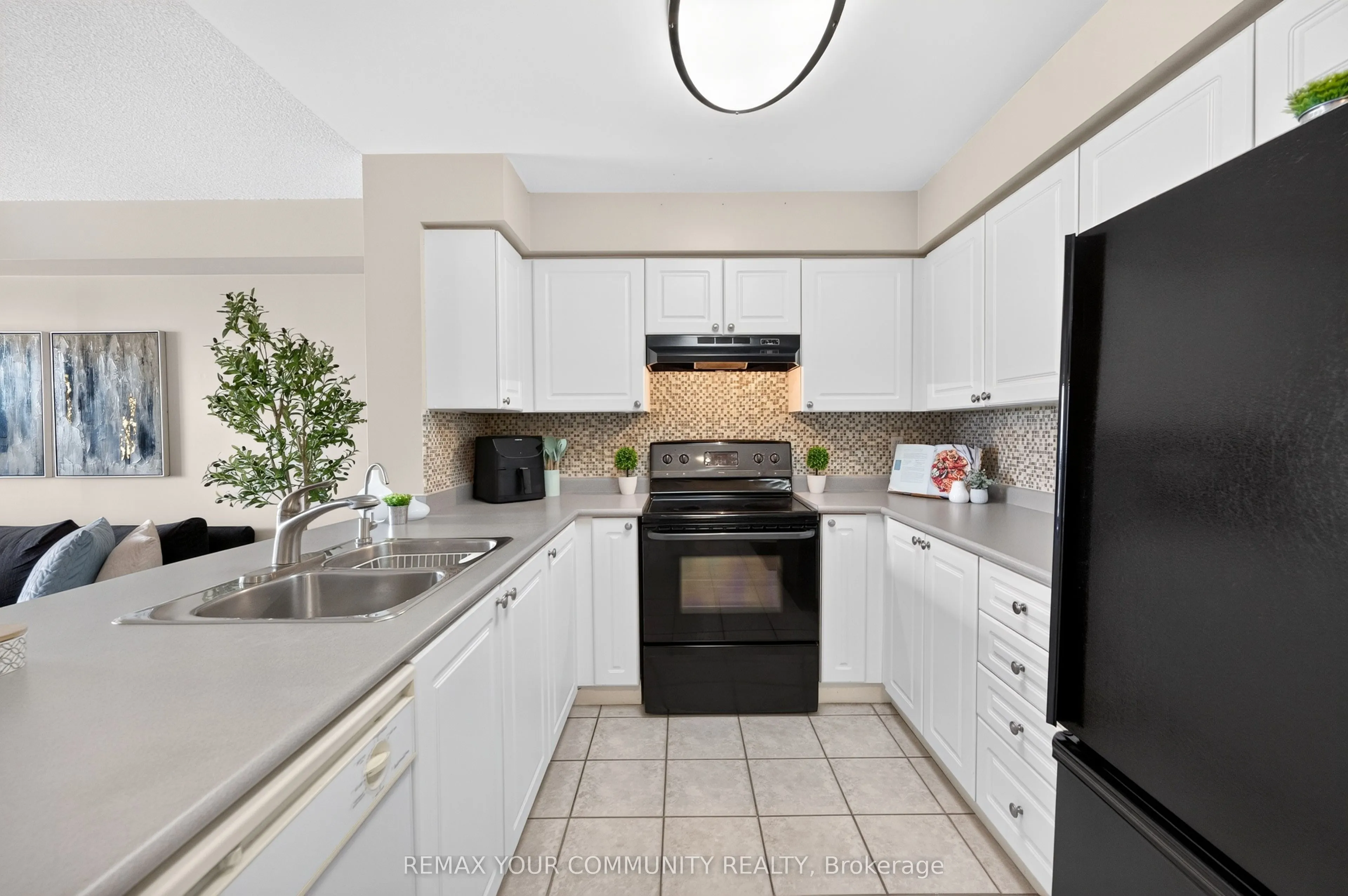 3 ELLESMERE Street #721