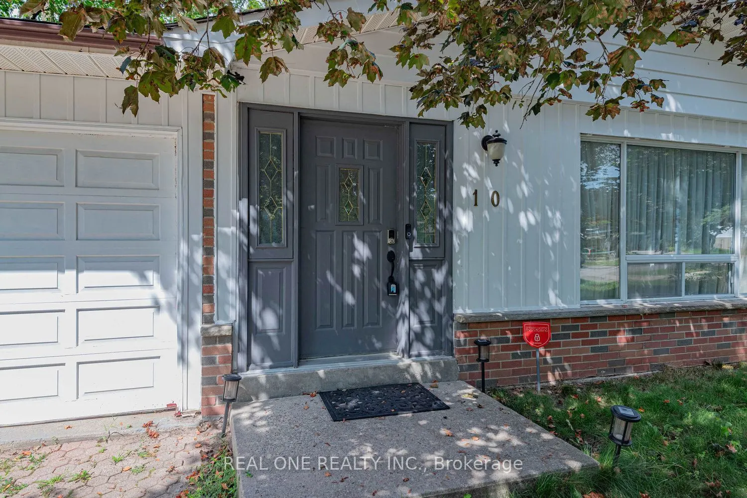 10 Devins Drive