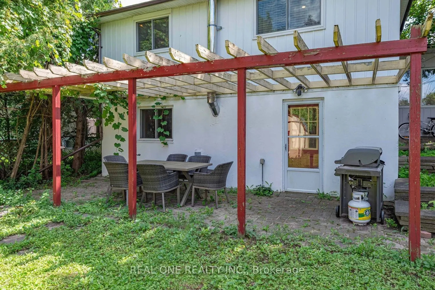 10 Devins Drive