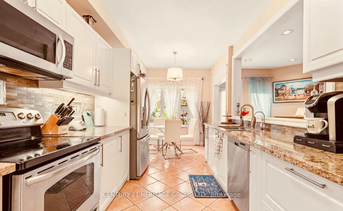 255 Shaftsbury Avenue #63