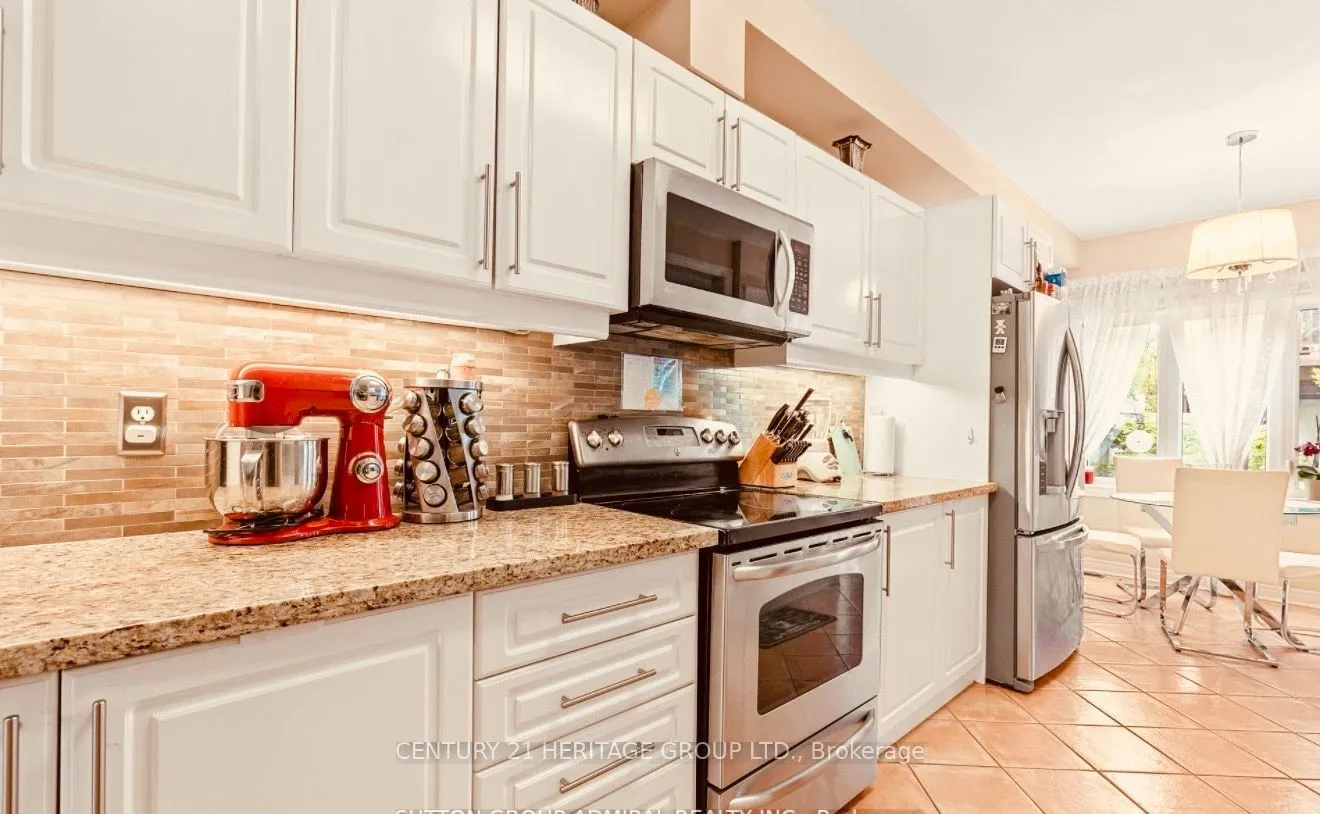 255 Shaftsbury Avenue #63